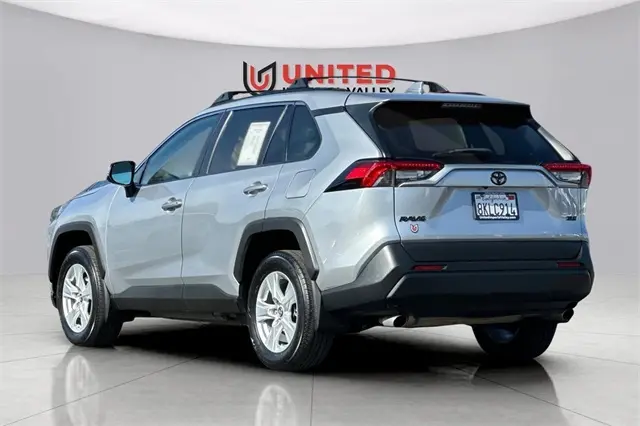2019 Toyota RAV4 Premium XLE photo 4