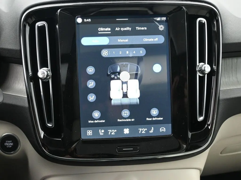 2026 Volvo - image 15