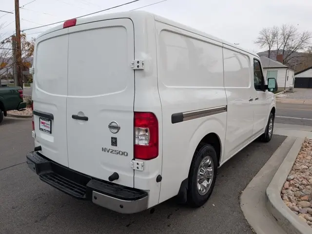 2018 Nissan NV2500 HD SL photo 4