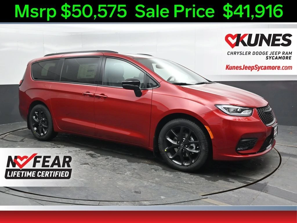 2026 Chrysler Pacifica Select's photo