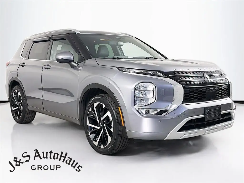 2022 Mitsubishi Outlander SEL's photo