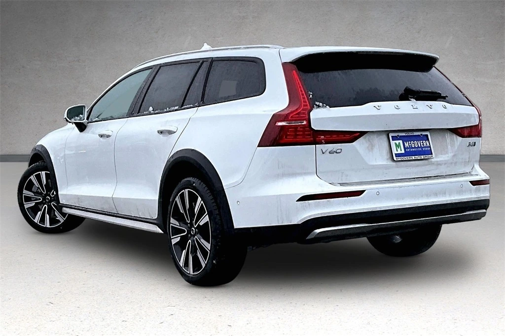 2026 Volvo - image 3