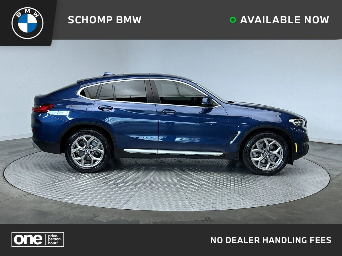 2022 BMW X4 xDrive30i's photo