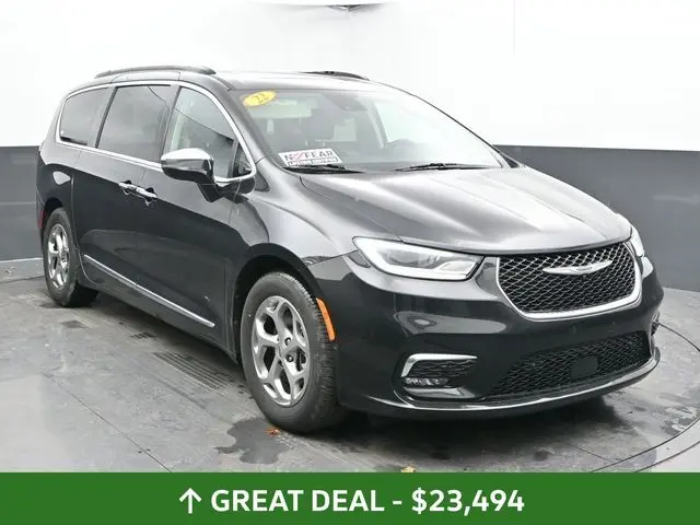 Used 2022 Chrysler Pacifica Limited with VIN 2C4RC1GG5NR175879 for sale in Delavan, WI