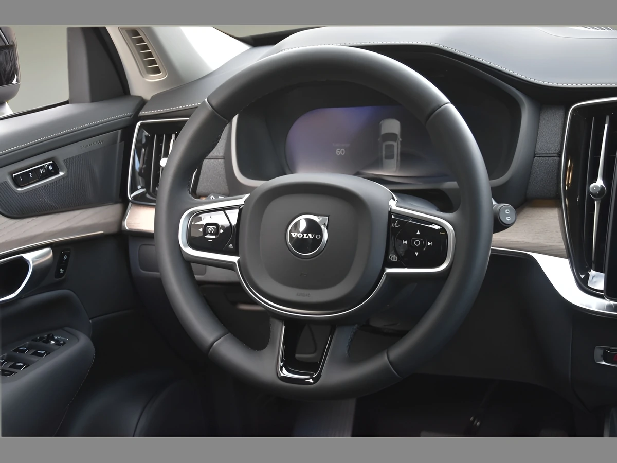 2026 Volvo XC90 Plus - Photo 13