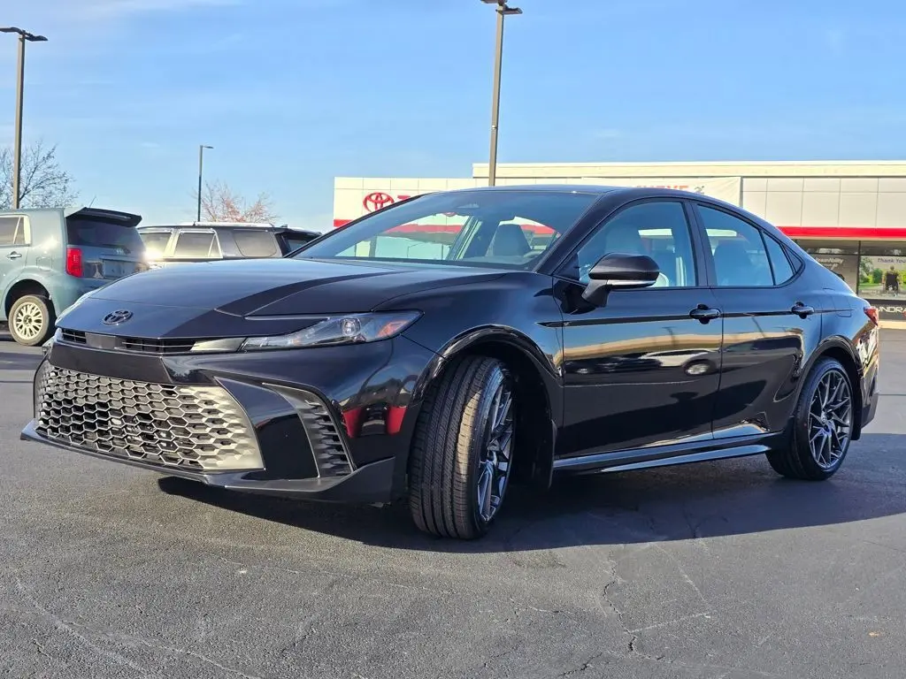 2026 Toyota Camry SE photo 4