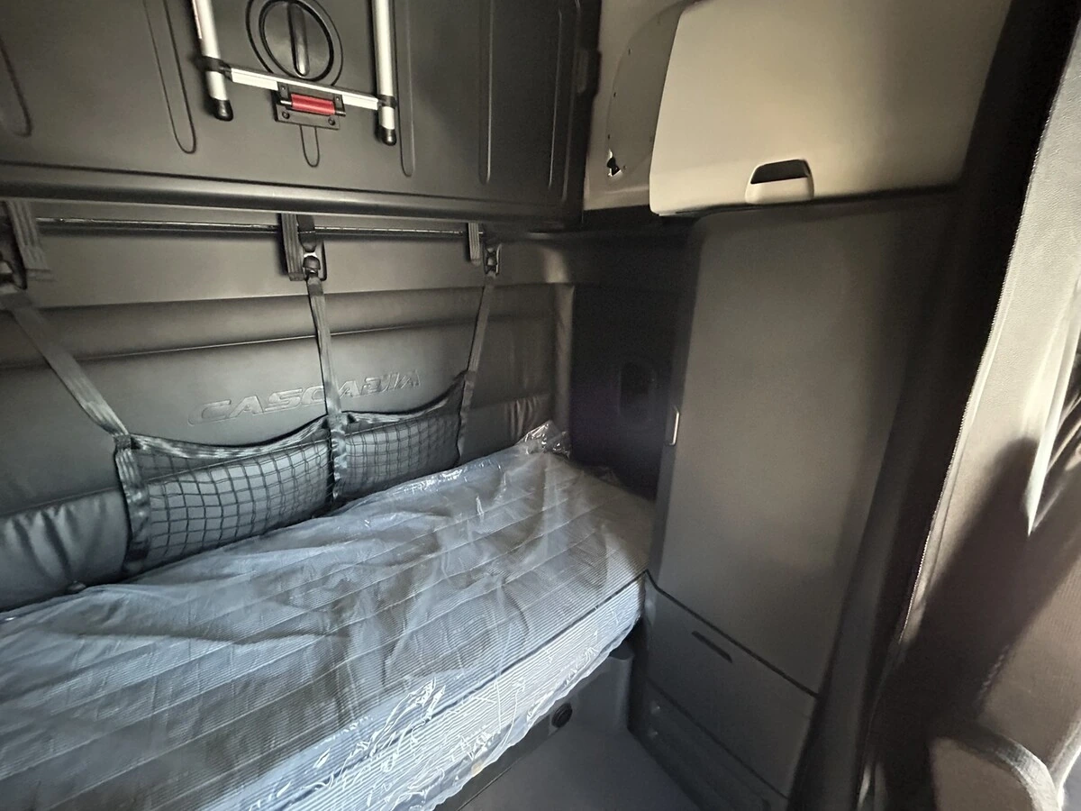 2026 Freightliner Cascadia - image 20