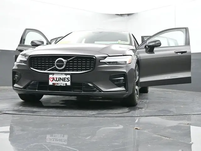 2024 Volvo S60 B5 Core photo 55