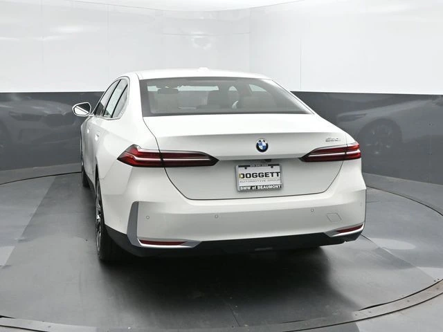 2026 BMW 5 Series 530i - Photo 8