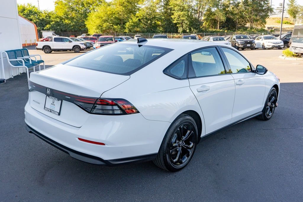 2025 Honda Accord SE - Photo 14
