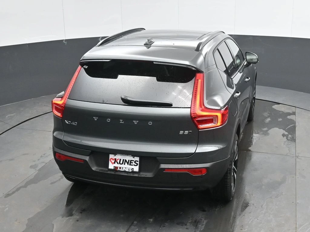 2026 Volvo - image 31