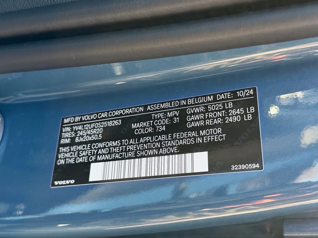 2025 Volvo - image 30