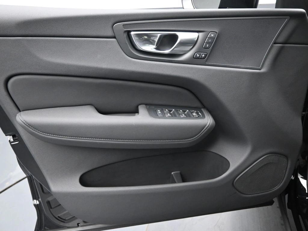 2026 Volvo XC60 Plus - Photo 23