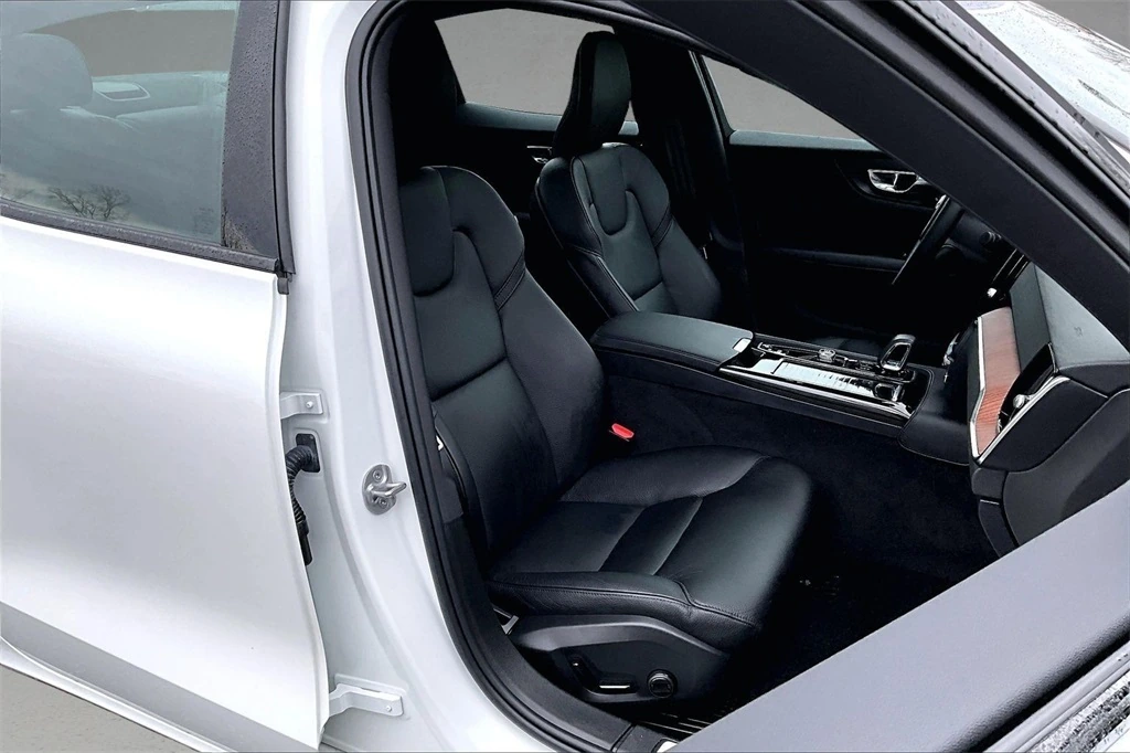 2023 Volvo - image 29