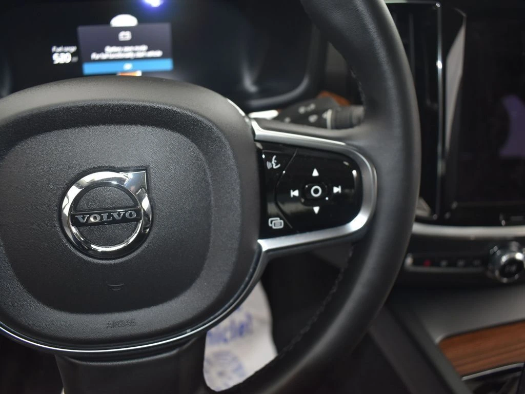 2024 Volvo - image 20