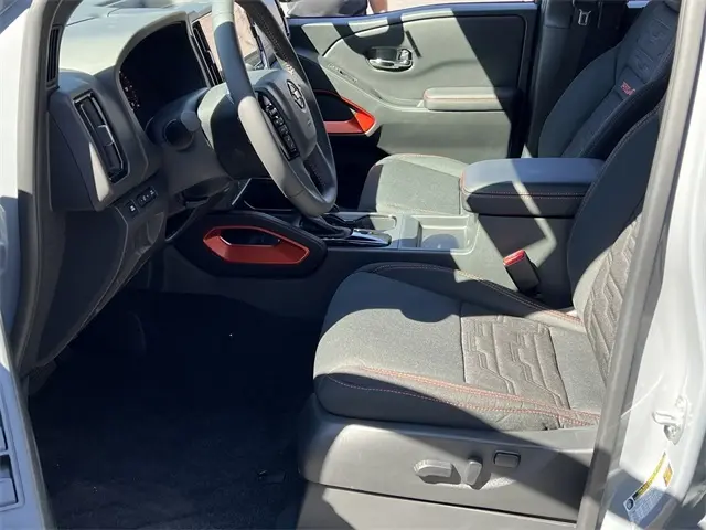 2025 Nissan Frontier PRO-4X photo 18