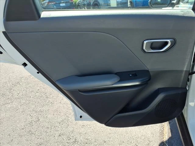 2025 Kia K4 LXS - Photo 22