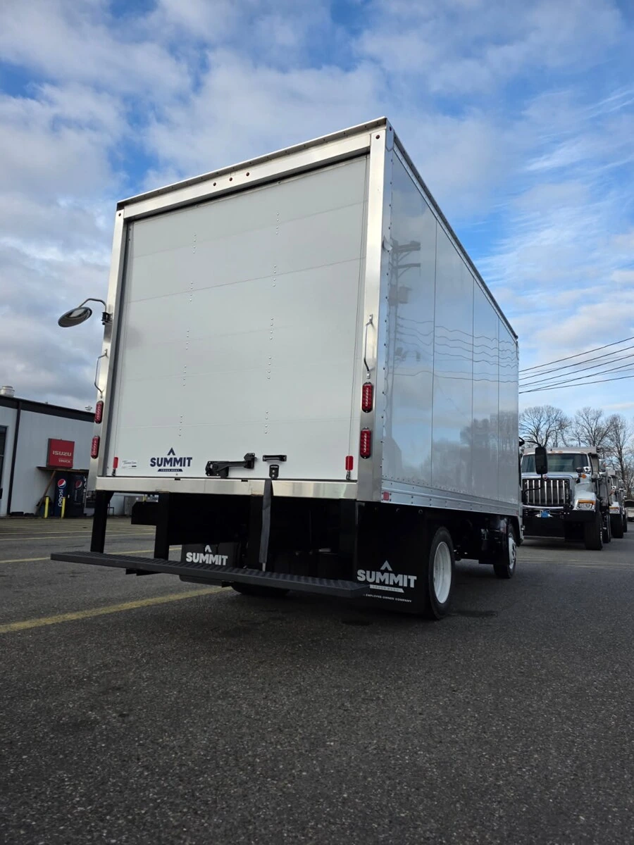 2026 Isuzu NPR — photo 3