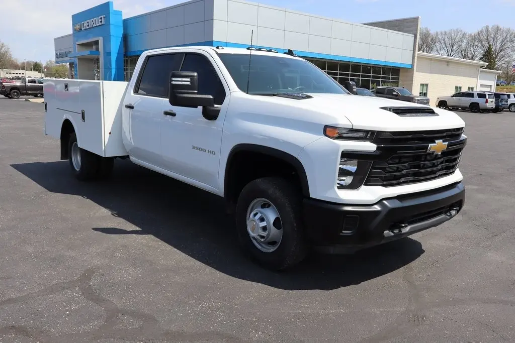 Used 2024 Chevrolet Silverado 3500HD Work Truck with VIN 1GB4YSEY8RF340032 for sale in Atwater, OH