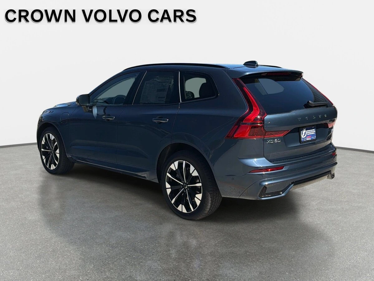 2026 Volvo - image 7