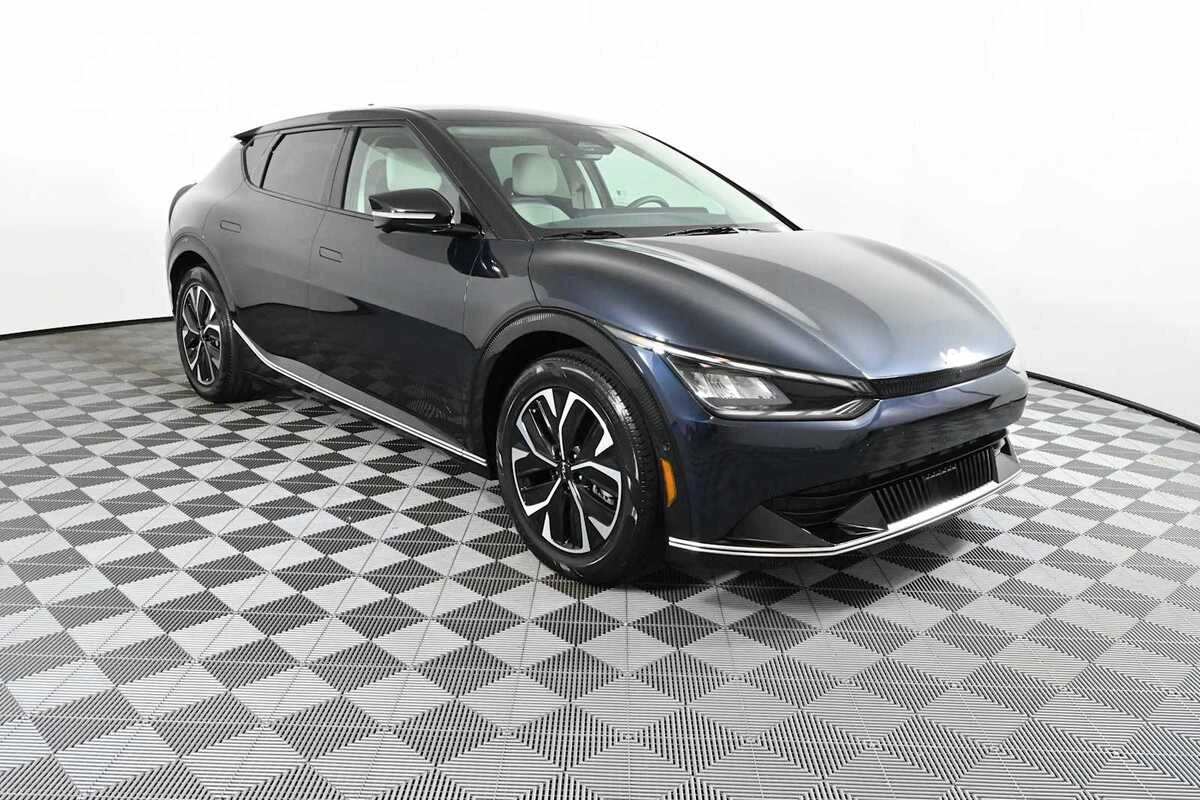 2023 Kia EV6 Wind's photo