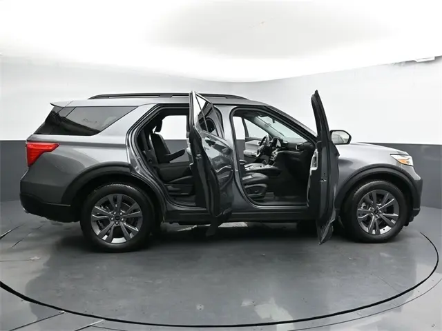 2022 Ford Explorer XLT Sport photo 37