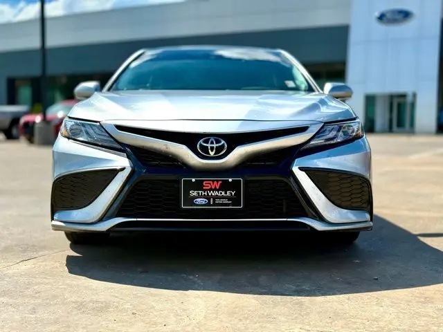 2021 Toyota Camry XSE photo 3