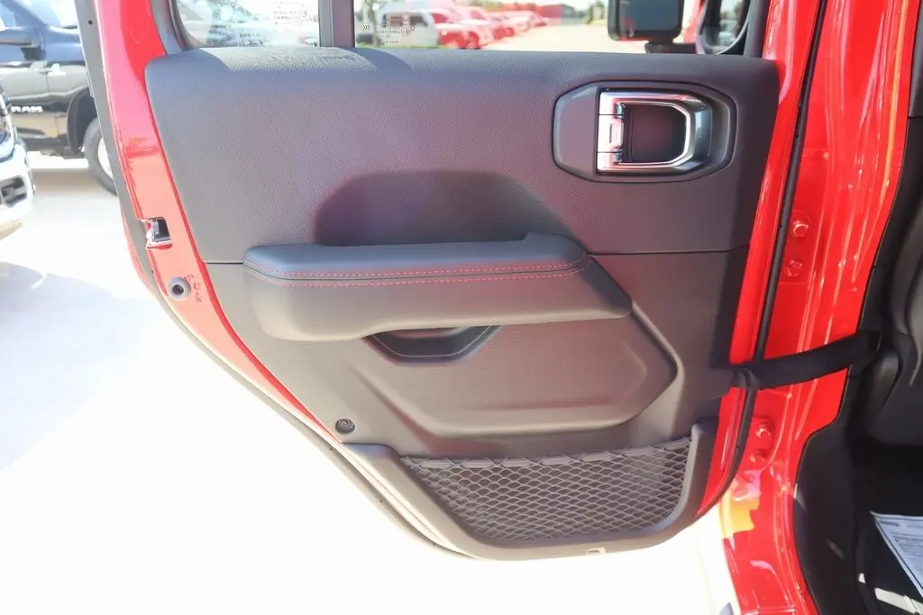 2025 Jeep Wrangler Rubicon X photo 17