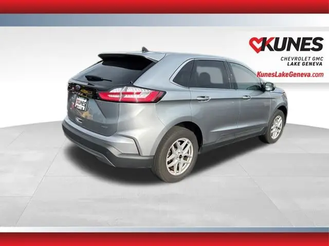 2024 Ford Edge SEL photo 2