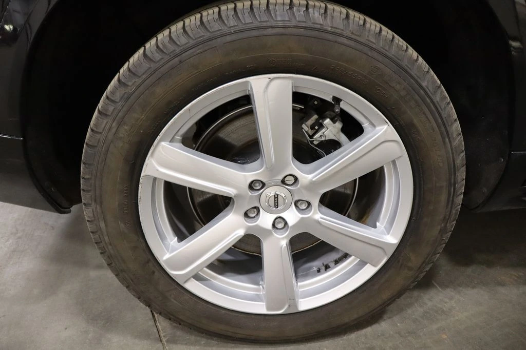 2023 Volvo - image 40