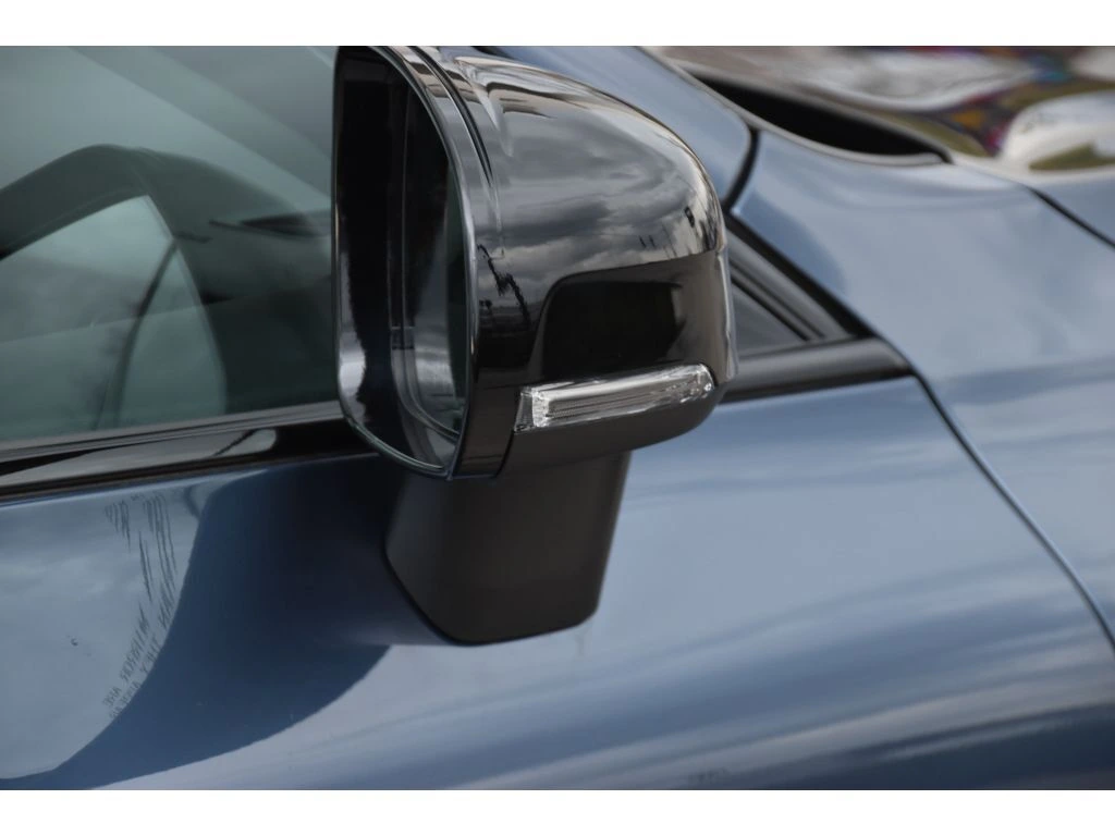 2025 Volvo - image 30