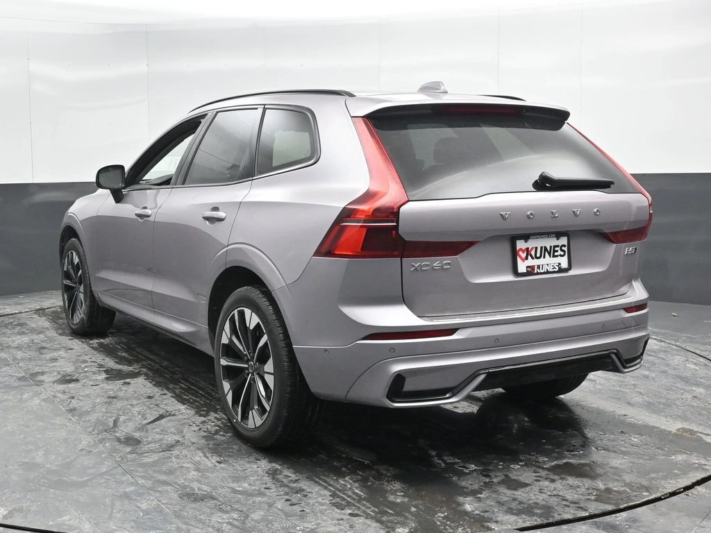 2026 Volvo - image 8