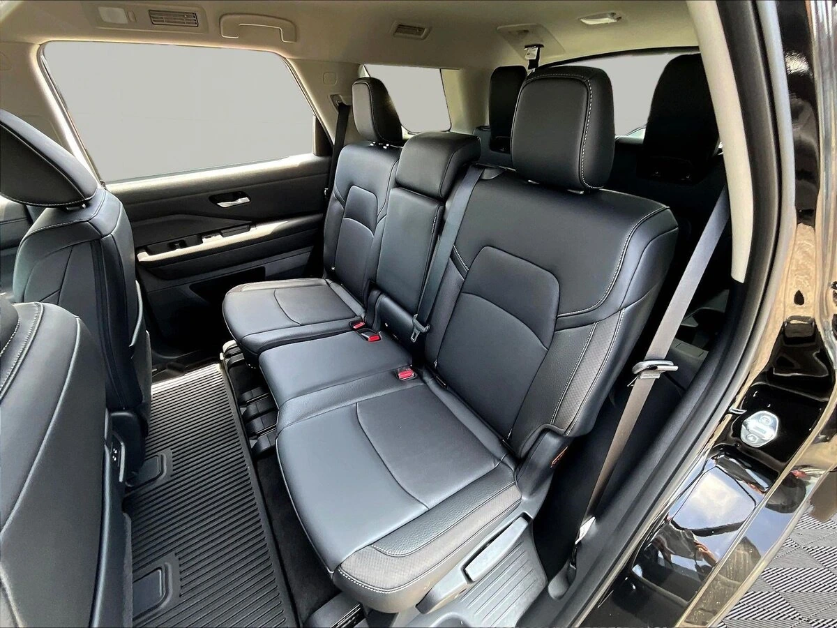 2026 Nissan Pathfinder SL - Photo 17