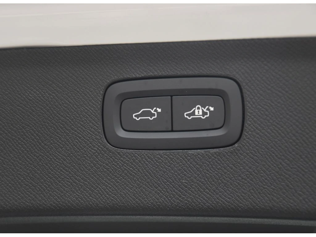 2026 Volvo - image 26