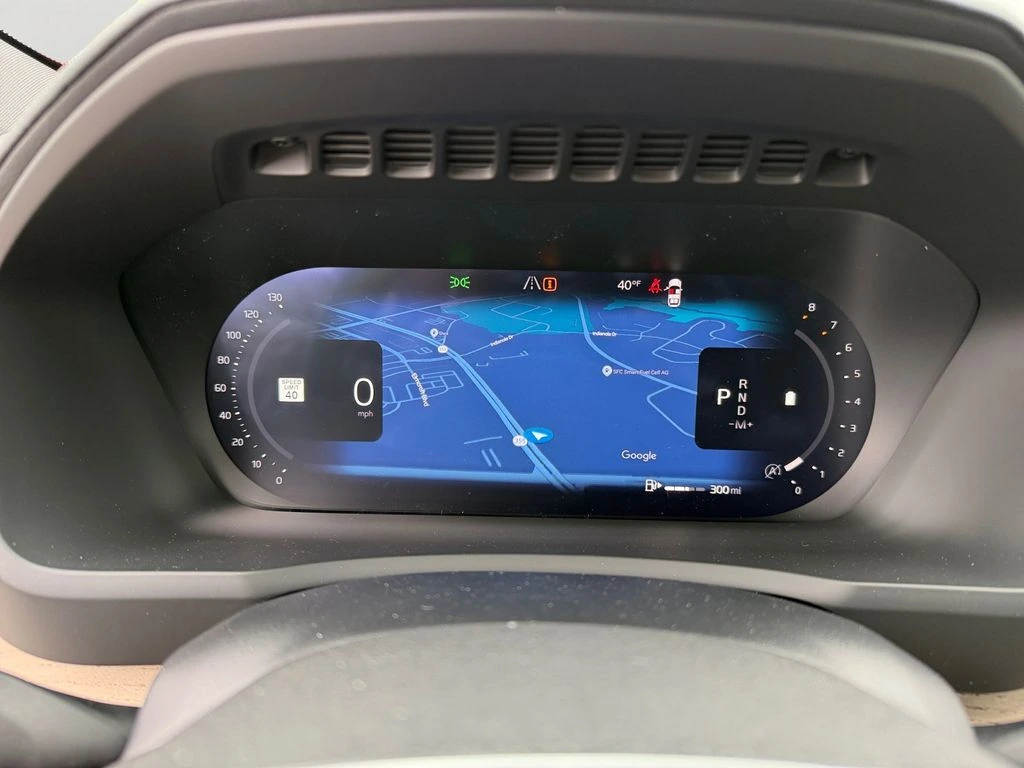 2026 Volvo - image 24