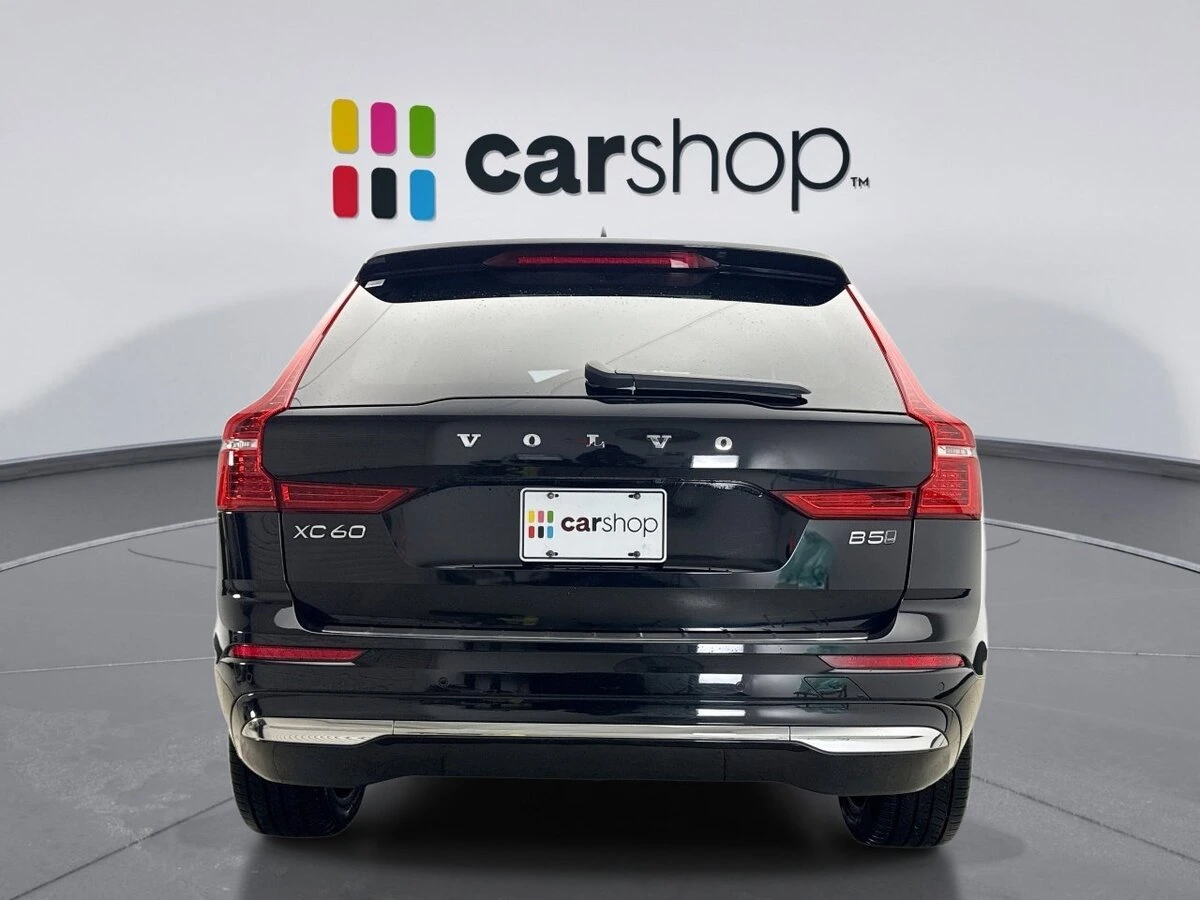 2022 Volvo - image 4