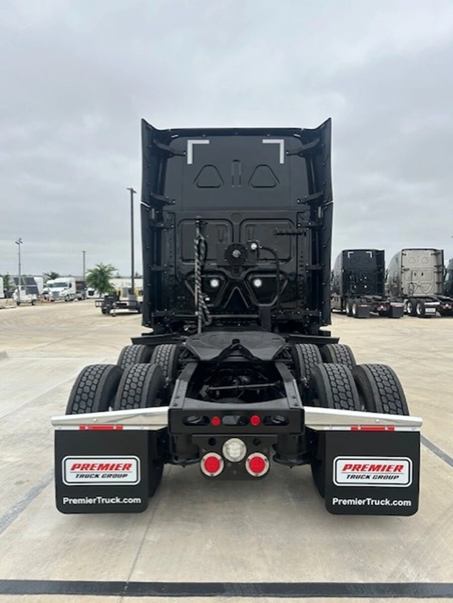 2022 Freightliner Cascadia — photo 4