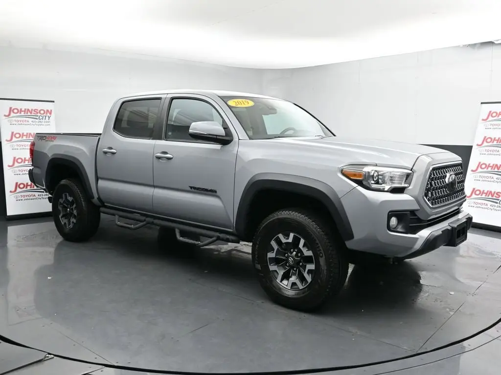 2019 Toyota Tacoma TRD Off-Road V6 photo 2