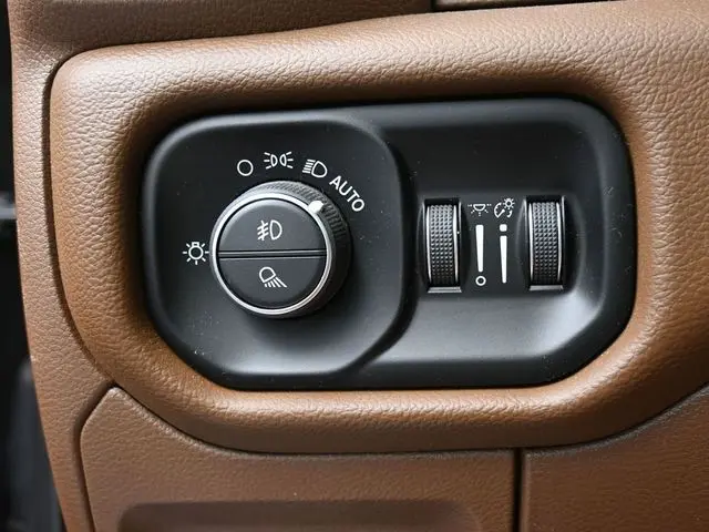 2019 Ram 1500 Laramie photo 34
