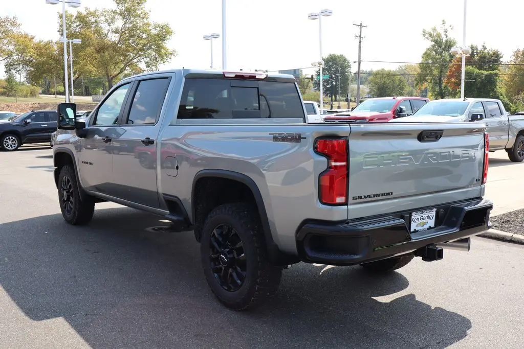 2026 Chevrolet Silverado 3500HD LT photo 30