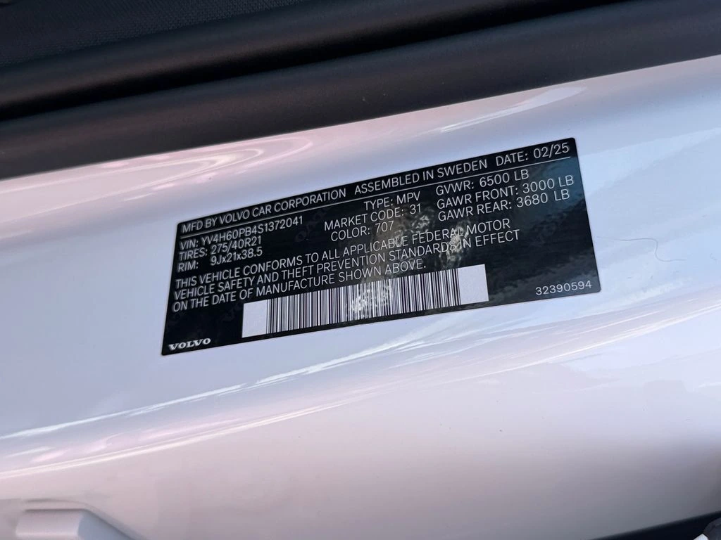 2025 Volvo - image 30