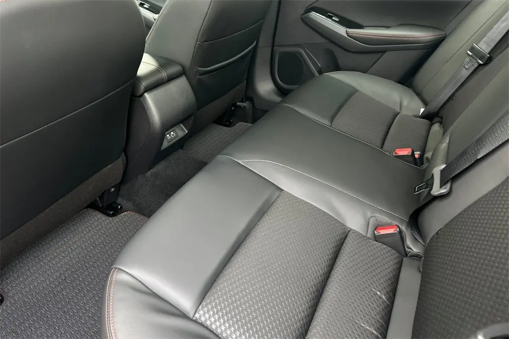 2025 Nissan Altima 2.5 SR photo 8