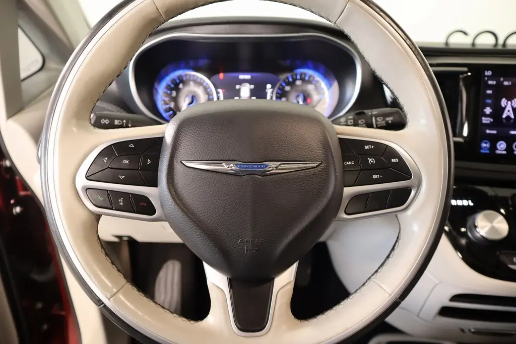 2020 Chrysler Pacifica Limited photo 3