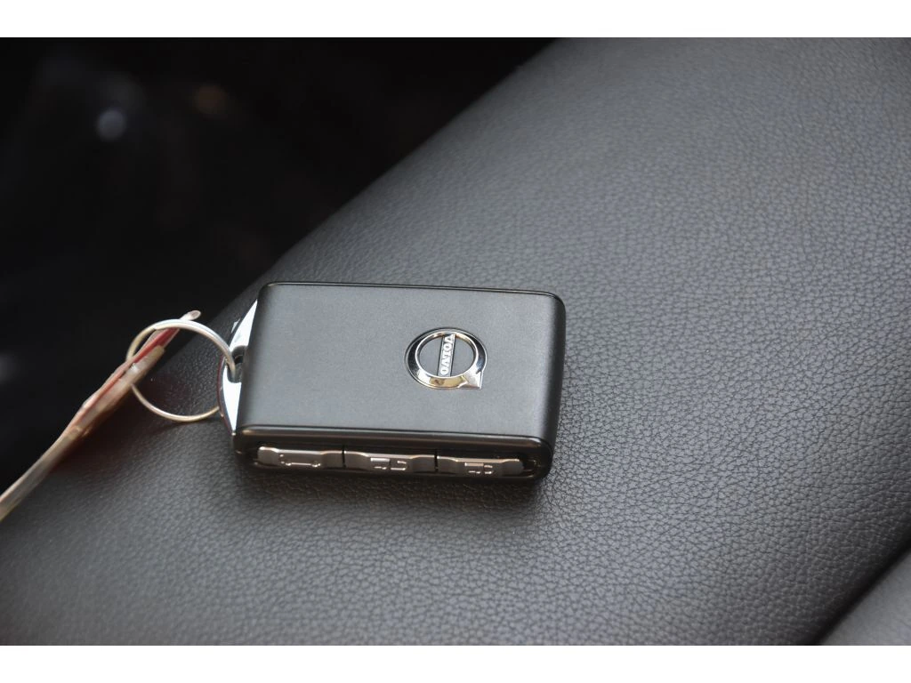 2025 Volvo - image 39