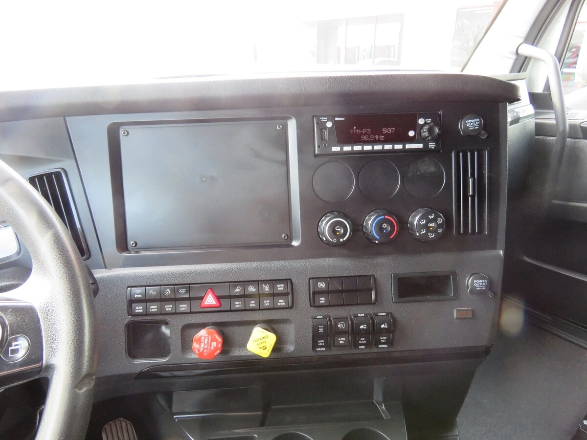 2023 Freightliner Cascadia - image 20