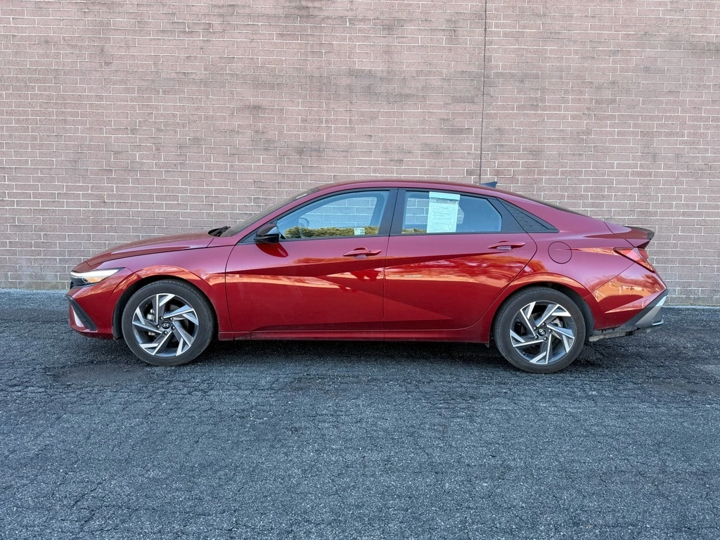 Used 2025 Hyundai Elantra Blue with VIN KMHLM4DJ2SU156981 for sale in Kansas City