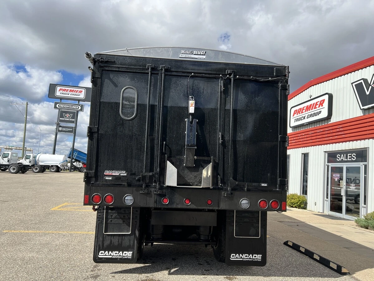 2011 Freightliner Columbia — photo 3