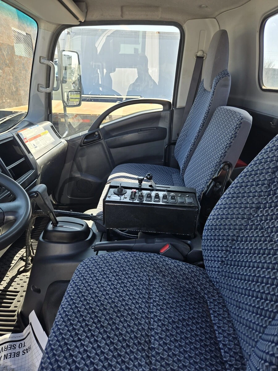 2023 Isuzu NPR - image 8