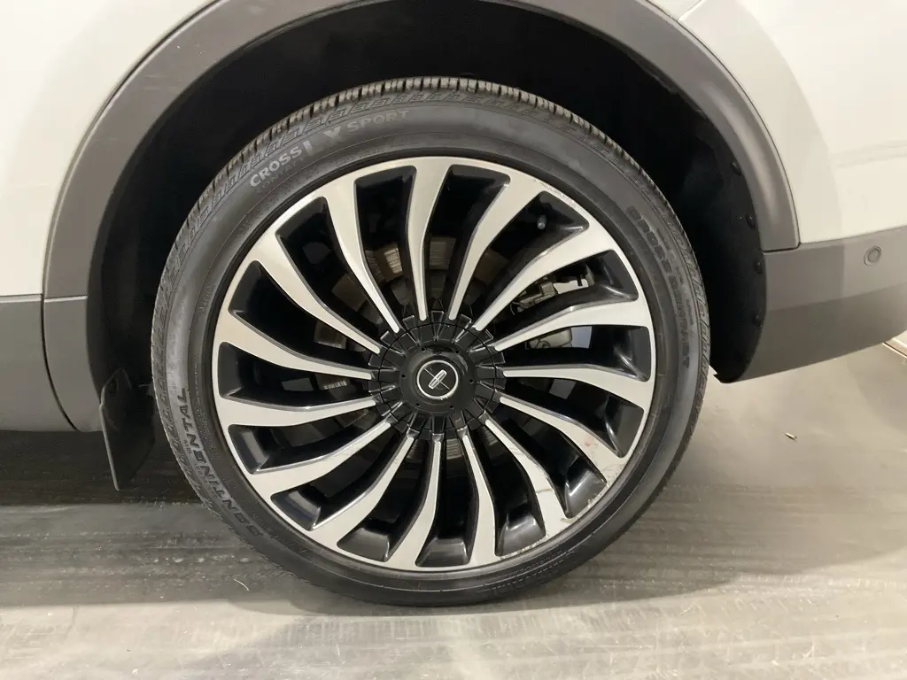 2021 Lincoln Nautilus Black Label photo 3