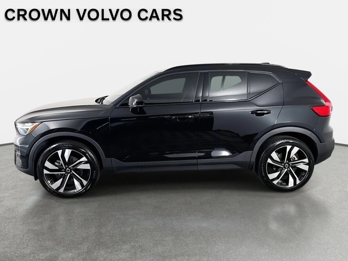 2023 Volvo - image 8